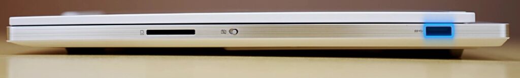 Lenovo Legion 7 Right side ports